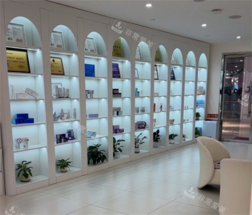 北京本爱医疗美容医院资质展示墙