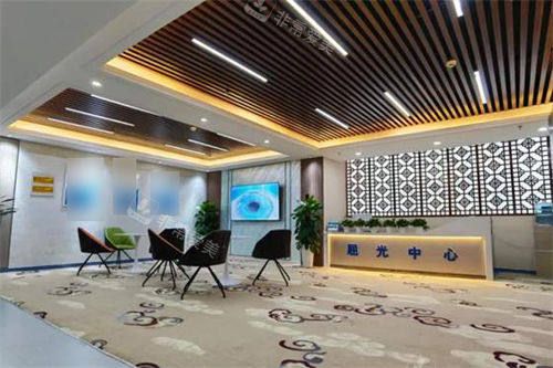 南阳尖峰眼科医院屈光中心