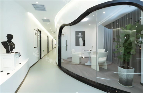 昆明白雪皮肤科咨询室