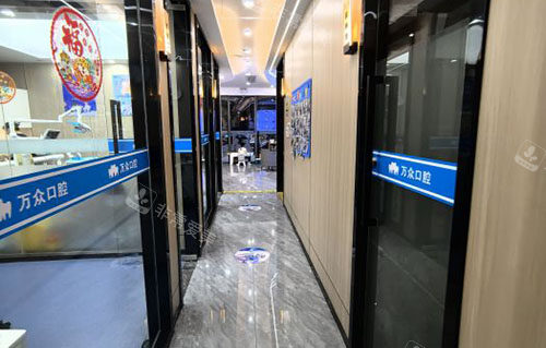杭州万众口腔走廊环境实拍图
