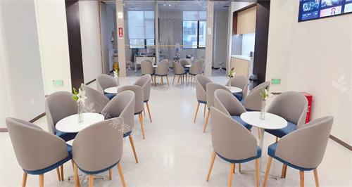 南昌爱尔眼科医院等待区