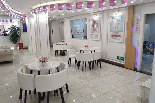 上海丽质医疗美容门诊部休息区环境