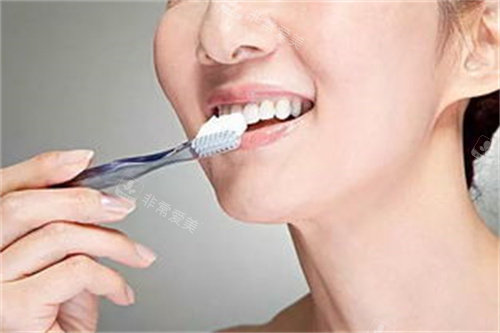 正确洁牙图片展示