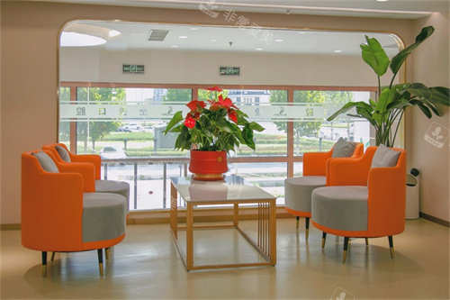 大连仁合全美口腔诊所休息区