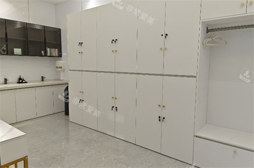 郑州蕾娜斯医疗美容医院更衣室