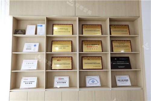 郑州中诺口腔医院花园路荣誉墙