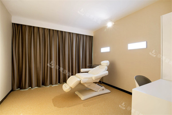 北京董先生医疗美容治疗室