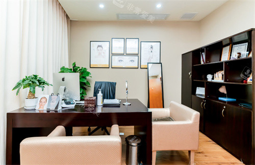 合肥艺星整形医院收费标准价格表！埋线双眼皮7500元起，肋软骨鼻综合3.98万起！