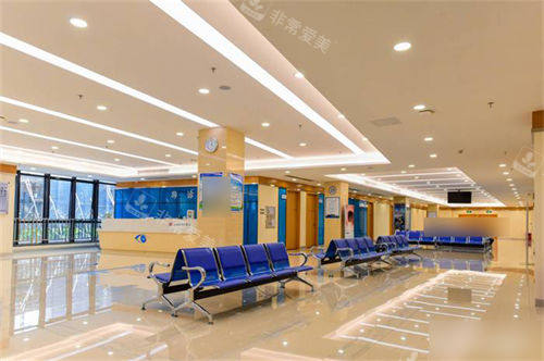 佛山华厦眼科医院大厅休息区