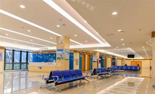 佛山华厦眼科医院大厅休息区
