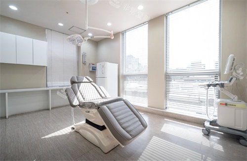 韩国昌皮肤科治疗间