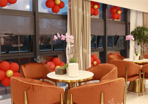 長(zhǎng)沙晶膚醫(yī)美大廳內(nèi)景圖 長(zhǎng)沙晶膚醫(yī)美大廳內(nèi)景圖