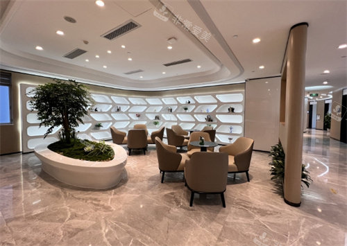 广州中家医家庭医生整形二楼等待区