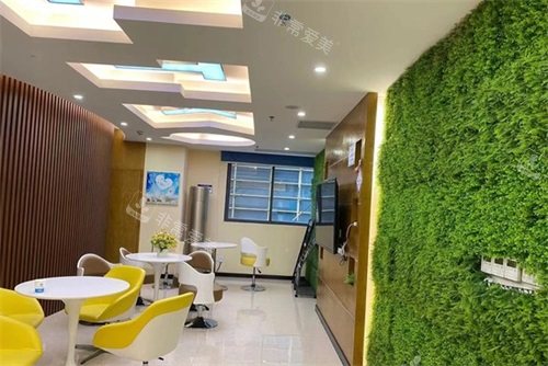 北流蓝天口腔门诊部候诊区