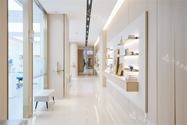 南宁柏乐口腔南湖总院走廊一角