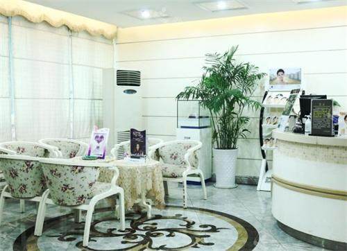 深圳阳光医疗整形美容医院电话是多少？0755-25589***接通转人工，预约送微整形体验！