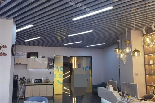 云南昆明慕颜口腔门诊部前台大厅