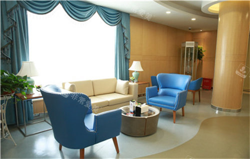 南京美奥口腔门诊部等待区