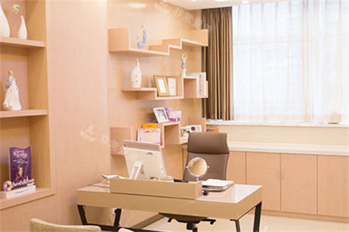 青岛伊美尔医疗美容医院商谈室