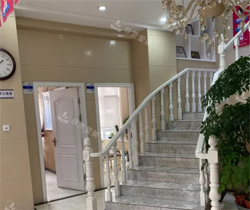 德州聚星整形楼梯口