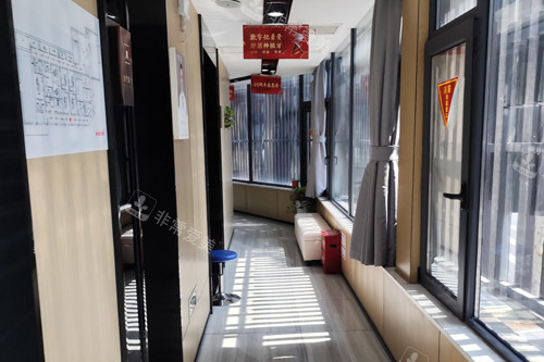 南京金铂利口腔鼓楼店环境图