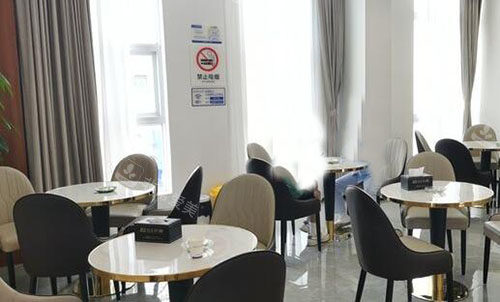 贵港佳士洁口腔大厅休息区