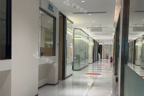 深圳鹏爱医疗美容内部过道环境