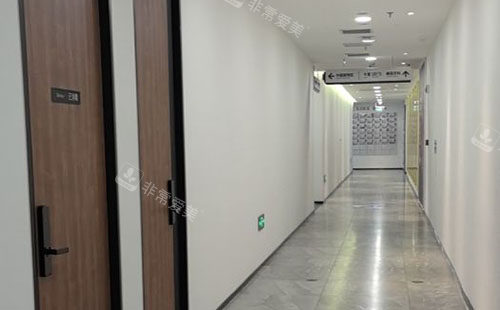 大连美天医疗美容走廊环境图