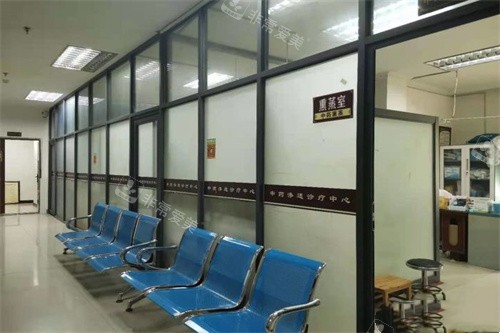 重庆华肤医院植发科候诊区