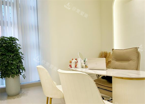 贵阳月上整形面诊室