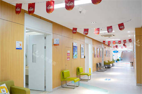 常州泽明眼科医院走廊环境图