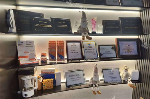 上海瑞欧口腔荣誉展示墙