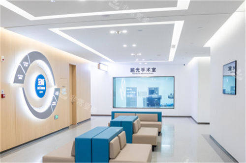 武汉普瑞眼科医院手术室门口候诊区