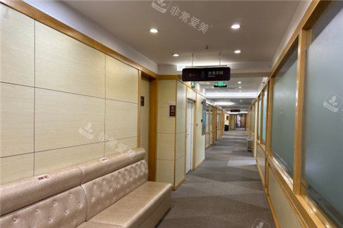 上海华美整形的走廊环境