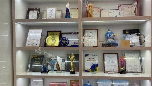 东莞爱尔眼科展示墙