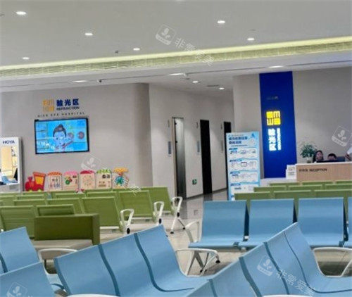 东莞爱尔眼科医院验光区