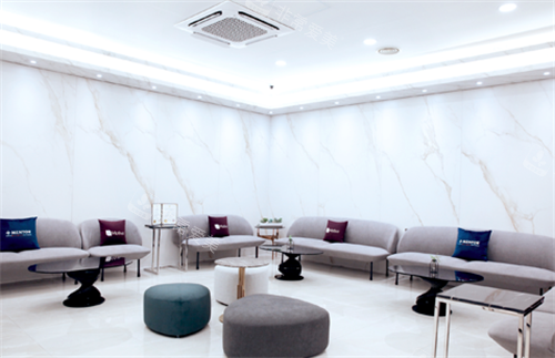 歌柔飞整形外科等待区