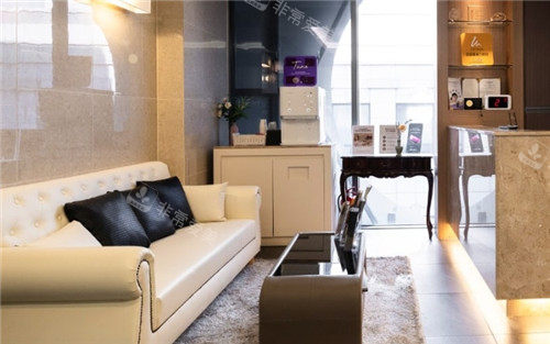 韩国清潭珠颜皮肤科等待区