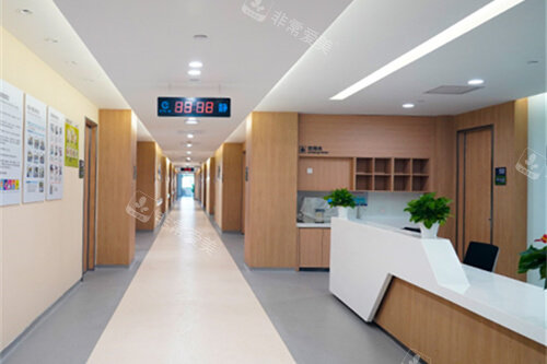 杭州爱尔眼科医院走廊环境
