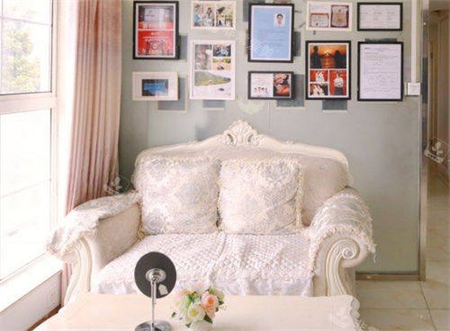 上海丽质院内休息区展示图