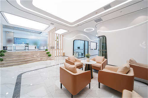 合肥沃瑞眼科医院大厅休息候诊区环境图