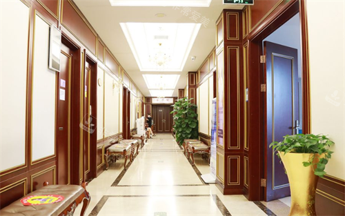 北京京城皮肤医院走廊环境