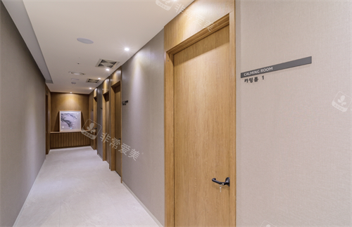 韩国弘大mind皮肤科走廊