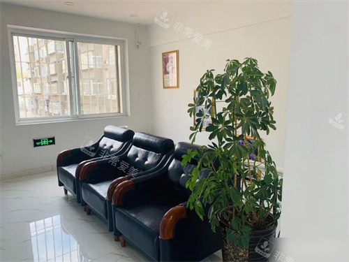 大连世康口腔山东路店候诊区沙发