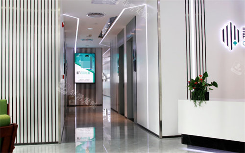 深圳青逸植发医院大门入口