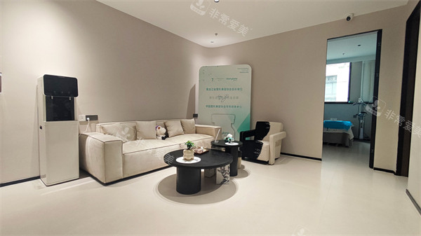 哈尔滨领艺医疗美容2楼休息区环境