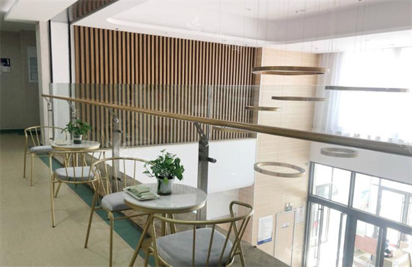 青岛建中植发休息