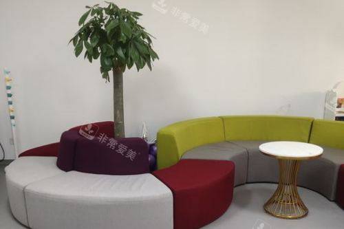 紫丁香口腔医院（三河店）候诊区