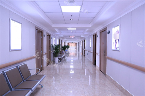 成都友谊医院疤痕科走廊环境一览图