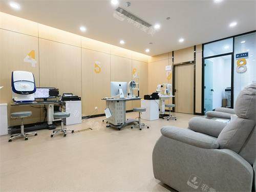 青岛鹿晰眼科医院大厅